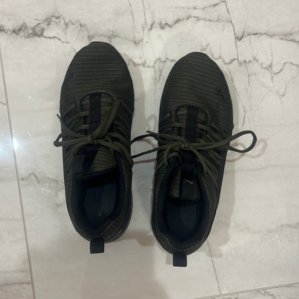 Gently used puma sneakers
